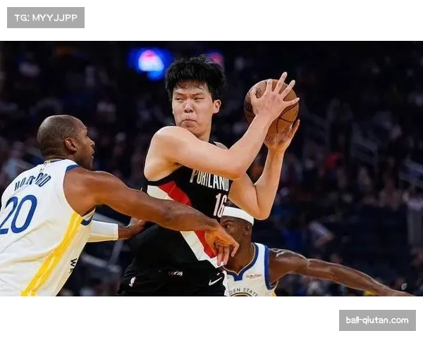杨瀚森三分失准零篮板表现不佳开拓者遭爵士完胜再次吞败 杨瀚森三分失准零篮板表现不佳开拓者遭爵士完胜再次吞败